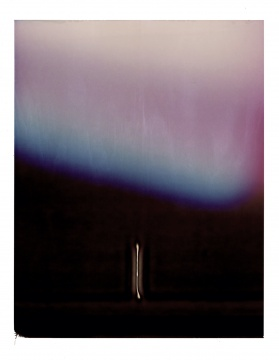 《自迹 No.16》 27.4×21.4cm 宝丽来, 8x10英寸, 即显胶片 2016 《自迹 No.16》 27.4×21.4cm 宝丽来, 8x10英寸, 即显胶片 2016