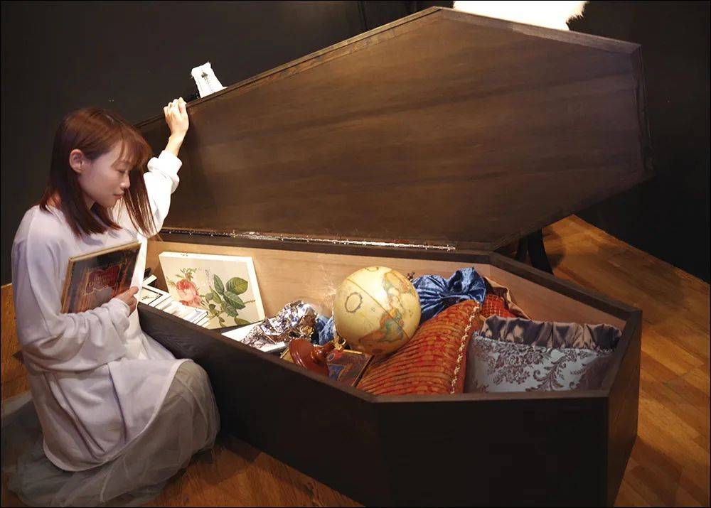 日本人造了一种“万能棺材”，想让人从活着用到去世，网友看完直呼晦气！